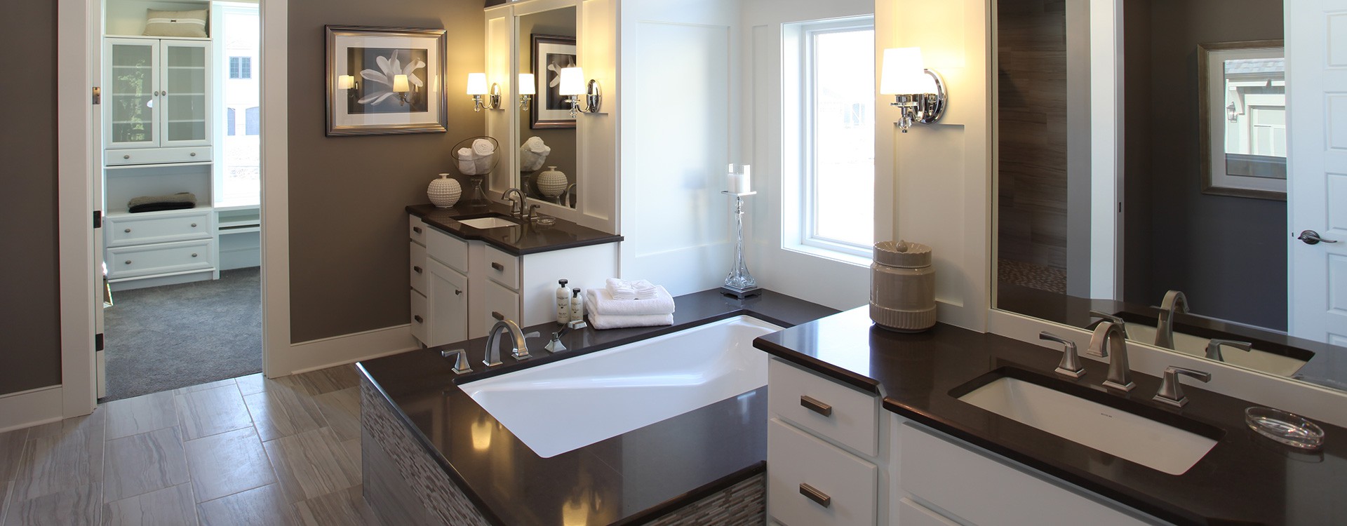 vanities_divided_by_tub